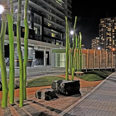 Square One Fully Furnished Suite Mississauga Exterior photo